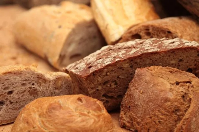 Mały chlebak, czy nowoczesny pojemnik? Co wybrać na pieczywo
