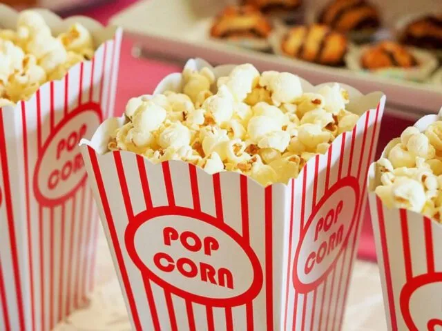 Prywatne kino domowe w salonie
